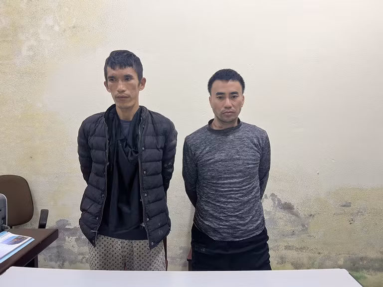 Hai đối tượng bị bắt giữ. Ảnh: CACC