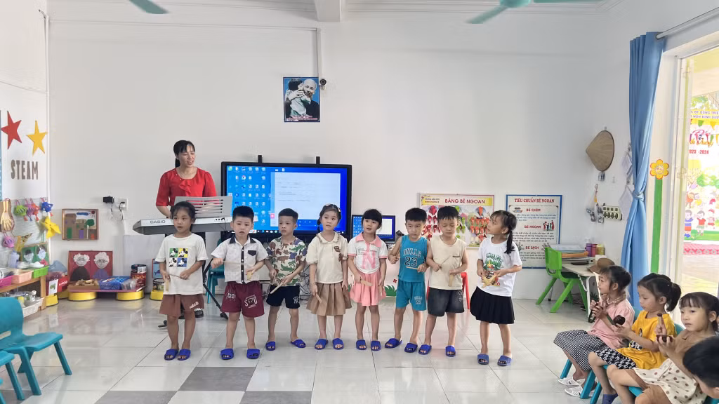 Giờ học của các bé trường Mầm non Bình Dương.