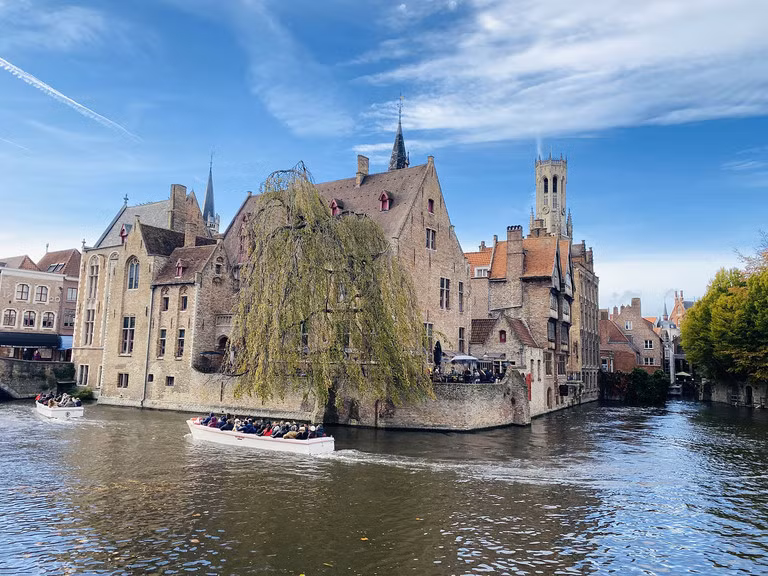Bruges có thể sánh ngang với những đô thị, làng cổ, thị trấn nổi tiếng của Pháp, Đức, Italia... (Ảnh: Hạ Phương)