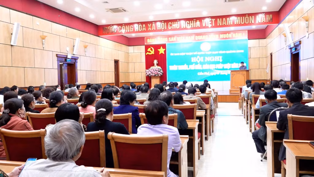 Ủy ban MTTQ tỉnh và Ủy ban MTTQ thành phố Cẩm Phả tổ chức hội nghị tuyên truyền phổ biến, giáo dục pháp luật cho cán bộ chủ chốt của MTTQ và các tổ chức chính trị - xã hội thành phố và các xã, phường năm 2023. Ảnh: Vũ Hiền (Trung tâm TT-VH Cẩm Phả)