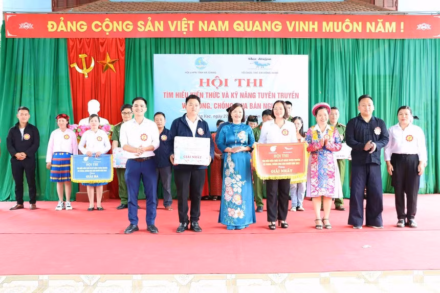 Hội LHPN huyện Mèo Vạc, tỉnh Hà Giang đẩy mạnh đa dạng hóa các phương thức truyền thông phòng chống tội phạm mua bán người.