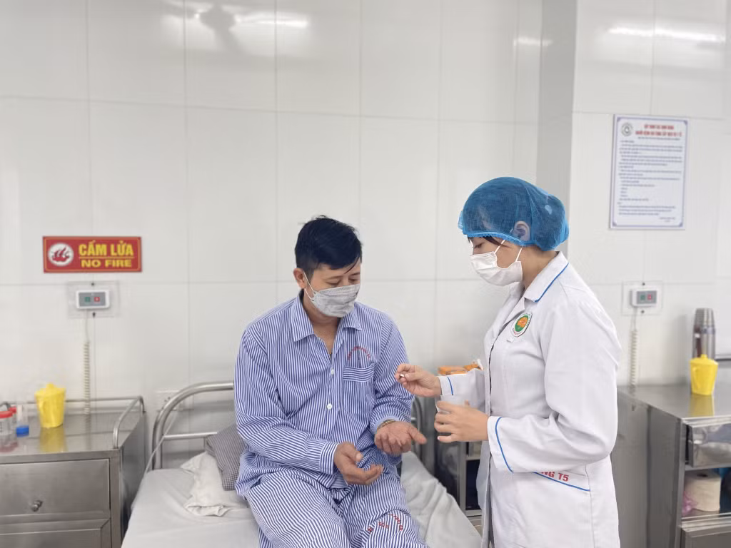 Bệnh nhân được chăm sóc tận tình tại Bệnh viện Phổi Quảng Ninh.