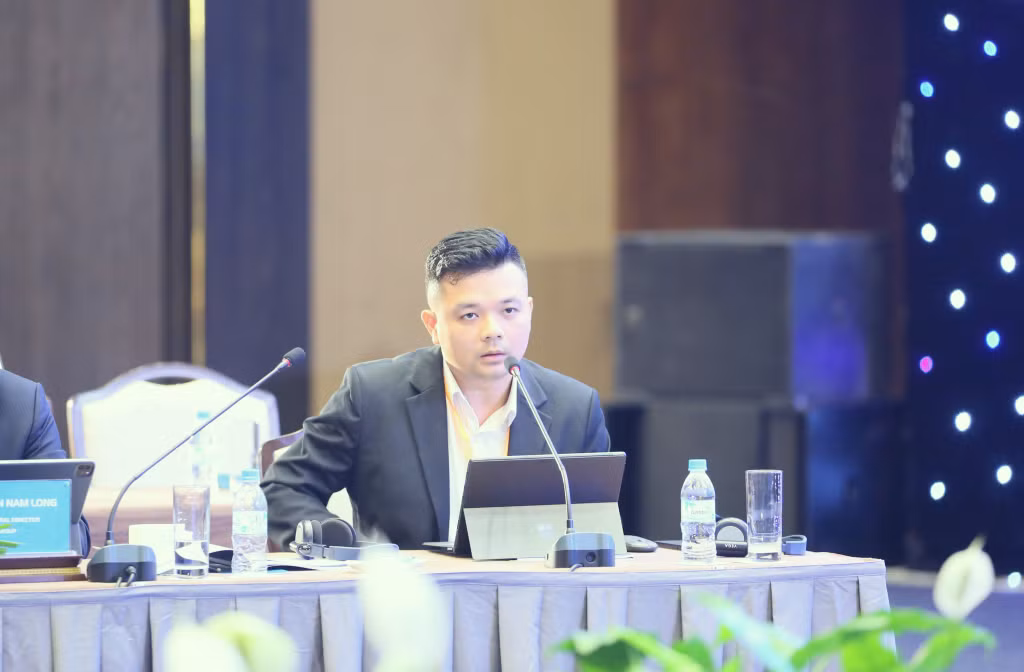 Đại diện Trung tâm Dịch vụ dữ liệu và Trí tuệ nhân tạo, Tập đoàn Viettel, chia sẻ về định hướng và mục tiêu phát triển trợ lý ảo phiên bản cơ bản dành cho cán bộ, công chức nhà nước đang được Việt Nam triển khai.
