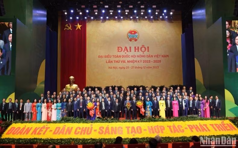 Ban chấp hành Trung ương Hội Nông dân Việt Nam khóa VIII (nhiệm kỳ 2023-2028) ra mắt đại hội. Ảnh: ĐĂNG KHOA.