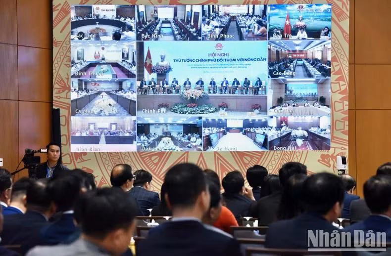 Hội nghị diễn ra theo hình thức trực tiếp tại Trụ sở Chính phủ và trực tuyến đến 63 tỉnh, thành phố trực thuộc Trung ương.