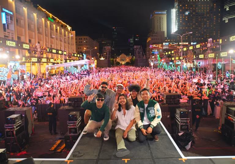 Nhóm 'Good Morning Everyone', với chất nhạc Pop – rock đặc trưng là một mảng màu sắc của 'Hò Dô' 2023. Nhóm nhạc được hưởng ứng nồng nhiệt nhờ phong cách chơi nhạc máu lửa, nhiệt huyết.