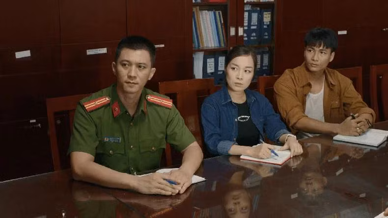 Diễn viên Hà Việt Dũng vào vai cảnh sát trong phim.