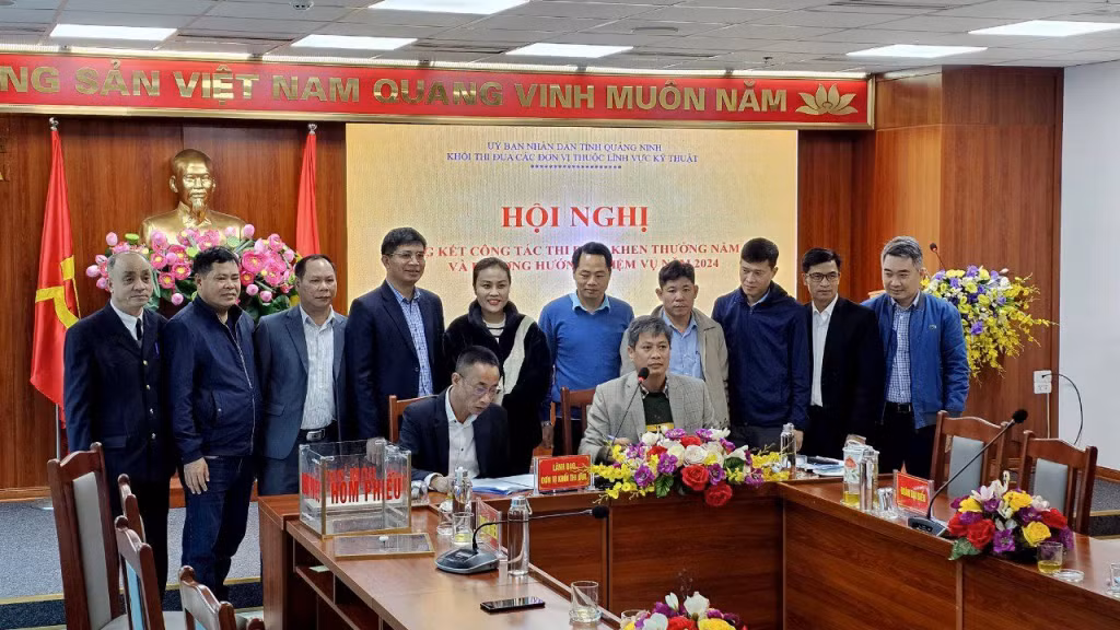 Khối thi đua các đơn vị thuộc lĩnh vực kỹ thuật ký giao ước thi đua năm 2024.