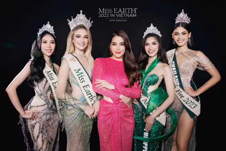 Trương Ngọc Ánh bên top 4.