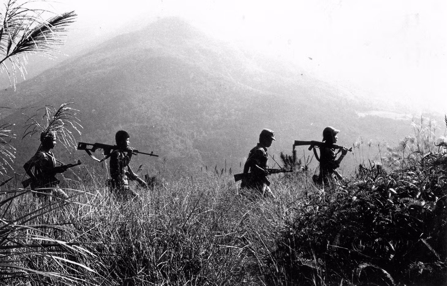 Bộ đội tuần tra biên giới ở Bình Liêu năm 1979. Ảnh Đỗ Kha.