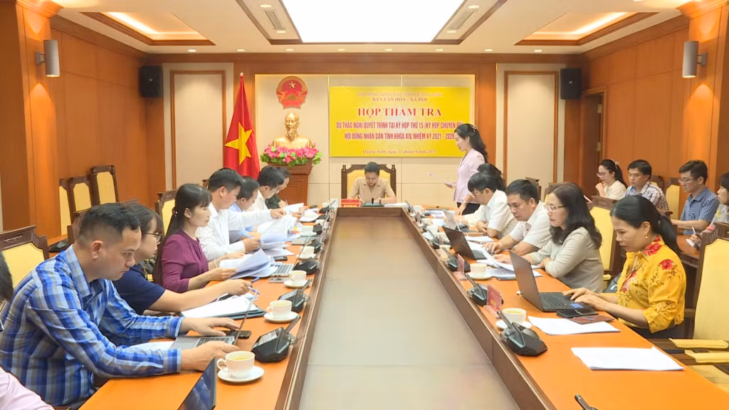 Ban Văn hóa - Xã hội HĐND tỉnh họp thẩm tra dự thảo nghị quyết trình tại Kỳ họp thứ 15 (Kỳ họp Chuyên đề) HĐND tỉnh khóa XIV, nhiệm kỳ 2021-2026. Ảnh: Hoài Minh