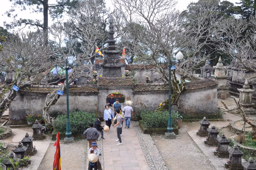Vườn tháp Tổ tại Yên Tử (Quảng Ninh) nằm trong Quần thể di tích và danh thắng Yên Tử, đang được lập hồ sơ đề nghị công nhận là Di sản văn hoá thế giới.