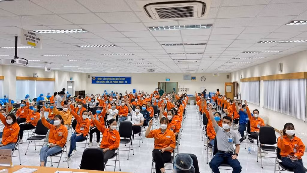 Công ty Yazaki Quảng Ninh tiêm cho toàn bộ người lao động của Công ty tại KCN Đông Mai (TX Quảng Yên).