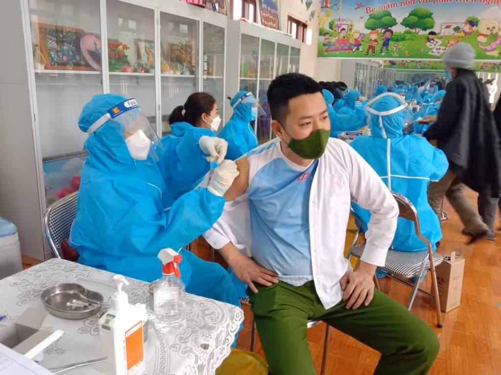 Huyện Tiên Yên tổ chức tiêm vắc xin mũi 3 phòng Covid-19 cho người dân trên địa bàn. Ảnh: Xuân Thao (Trung tam TT&VH Tiên Yên).