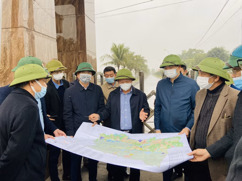 Đồng chí Phó Chủ tịch Thường trực UBND tỉnh yêu cầu chậm nhất là trước ngày 15/4, TX Đông Triều phải bàn giao toàn bộ mặt bằng sạch cho Ban quản lý dự án.