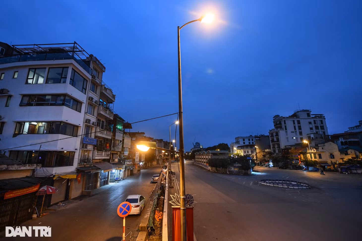 Hà Nội tĩnh mịch, vắng vẻ trong buổi sáng mùng 1 Tết ảnh 1 Hà Nội tĩnh mịch, vắng vẻ trong buổi sáng mùng 1 Tết ảnh 1