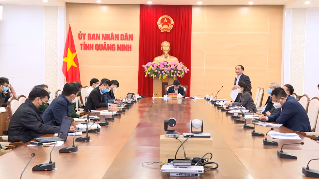 Ông Trần Văn Lâm, Giám đốc Sở Tài chính giải đáp một số ý kiến của các địa phương về việc mua sắm trang thiết bị y tế.