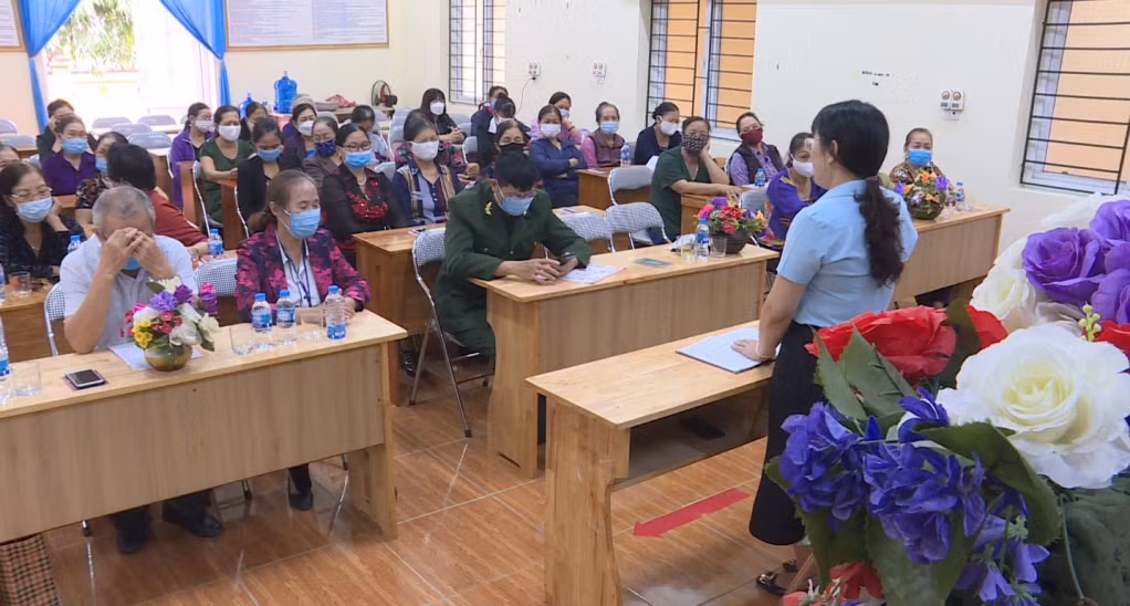 Một buổi sinh hoạt của CLB “Văn hoá giao thông” tổ 5 (phường Quang Trung, TP Uông Bí).