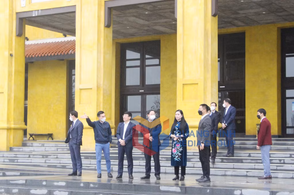 Đoàn công tác cũng khảo sát tại Cảng khách quốc tế Hạ Long.
