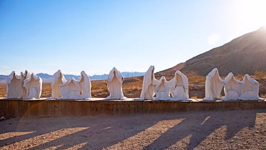 Tác phẩm điêu khắc ‘Bữa ăn tối cuối cùng’ tại bảo tàng lộ thiên Goldwell. Ảnh: Travel Nevada.