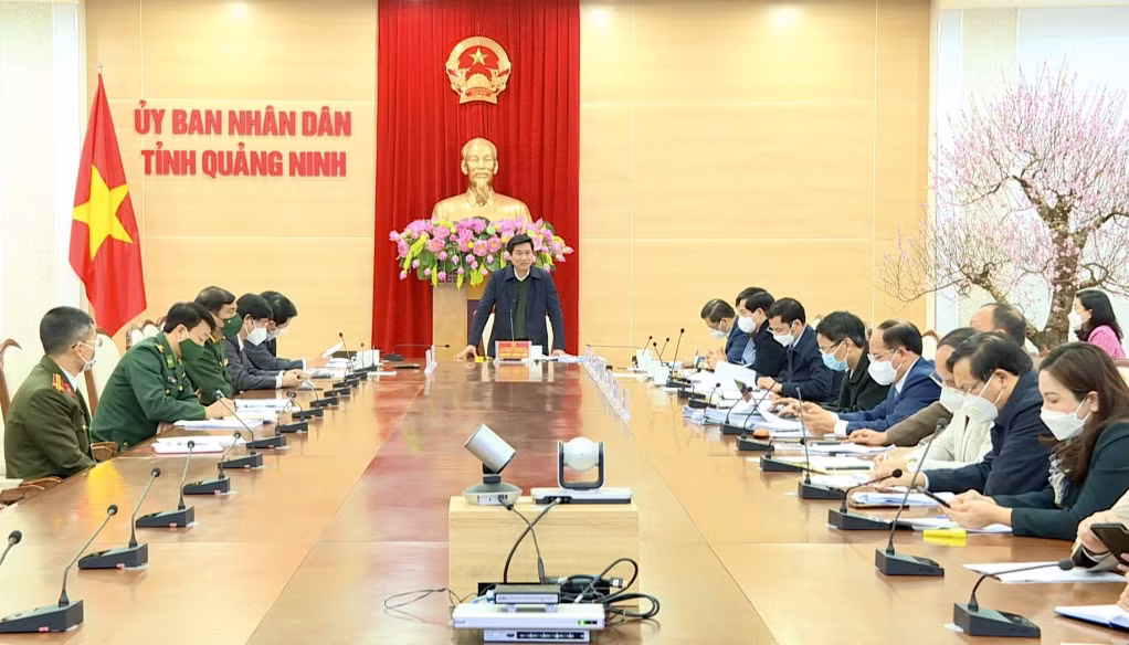 Đồng chí Nguyễn Tường Văn, Bí thư Ban Cán sự Đảng, Chủ tịch UBND tỉnh, phát biểu chỉ đạo tại cuộc họp.