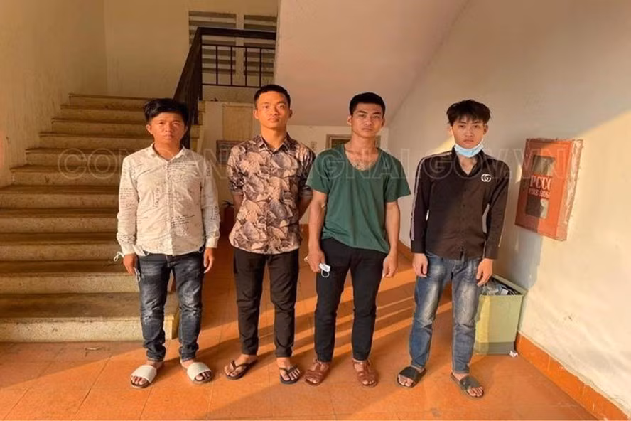 Các đối tượng tại cơ quan công an. Ảnh: CA ĐN