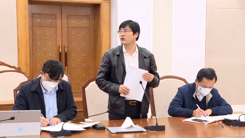 Ông Nguyễn Trọng Diện, Giám đốc Sở Y tế báo cáo về tình hình dịch Covid-19 trên địa bàn tỉnh trong thời gian gần đây.