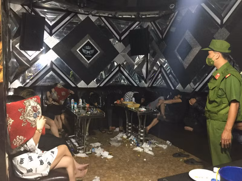 Lực lượng Công an kiểm tra tại cơ sở karaoke New 86 phát hiện nhiều đối tượng sử dụng trái phép chất ma túy.