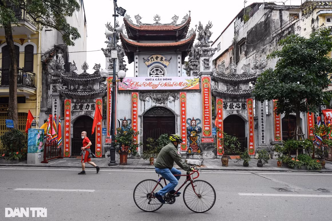Hà Nội tĩnh mịch, vắng vẻ trong buổi sáng mùng 1 Tết ảnh 11 Hà Nội tĩnh mịch, vắng vẻ trong buổi sáng mùng 1 Tết ảnh 11