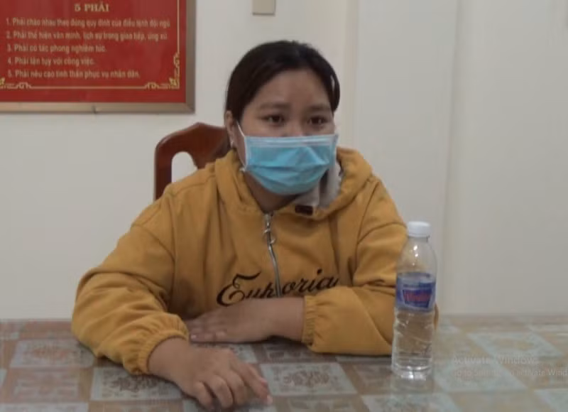 Duyên bị tạm giữ để điều tra.