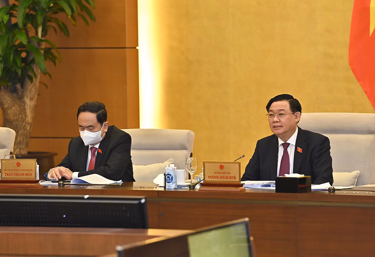 Chủ tịch Quốc hội Vương Đình Huệ phát biểu ý kiến vào nội dung thảo luận.