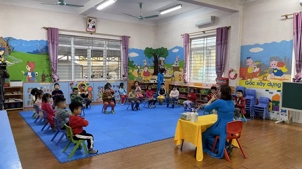 Tiết học của các bé Trường MN Cao Thắng, TP Hạ Long, ngày 14/2.