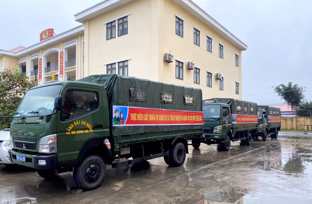 Các đơn vị bố trí phương tiện đưa tân binh về đơn vị huấn luyện.