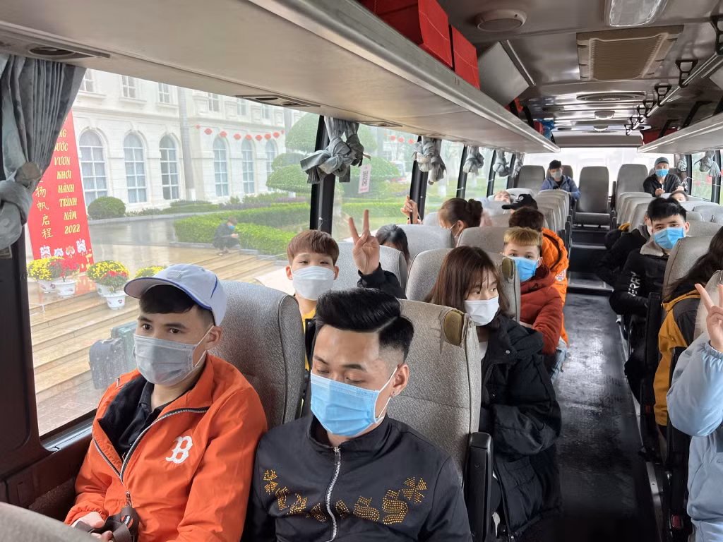 Công ty TNHH KHKT Texhong Ngân Hà đưa, đón CNLĐ về quê ăn Tết và trở lại làm việc sau Tết.