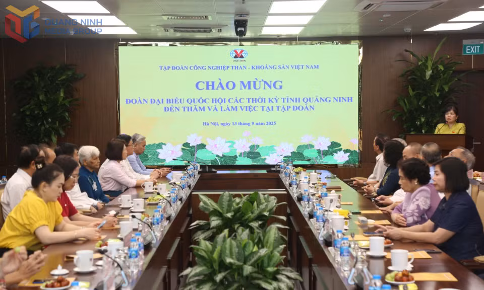Quang cảnh buổi làm việc.