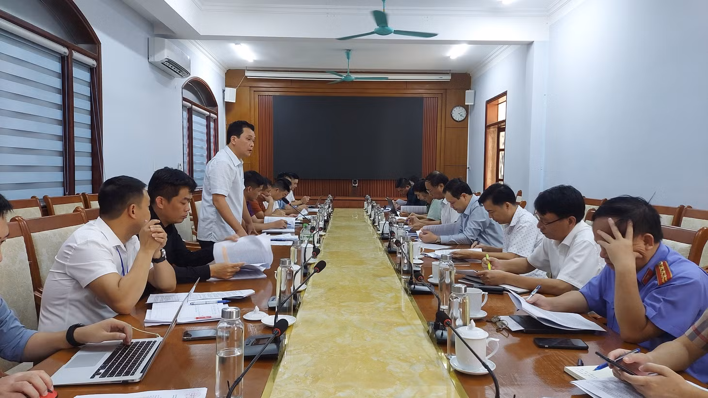 Quang cảnh buổi làm việc.