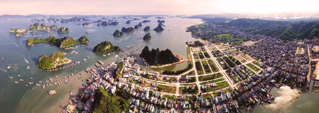 Vân Đồn có nhiều thế mạnh trong phát triển kinh tế cả trên bộ và trên biển.