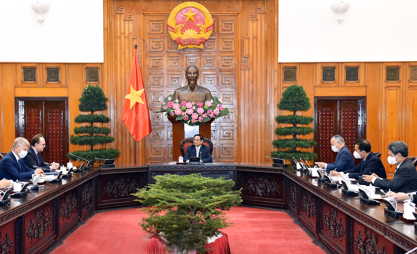 Thủ tướng Phạm Minh Chính khẳng định, Việt Nam luôn hoan nghênh, tạo điều kiện thuận lợi cho các nhà đầu tư quốc tế nói chung và các nhà đầu tư Liên bang Nga nói riêng trong việc tìm hiểu và tham gia các dự án đầu tư phù hợp với quy định của pháp luật Việt Nam - Ảnh: VGP/Nhật Bắc Thủ tướng Phạm Minh Chính khẳng định, Việt Nam luôn hoan nghênh, tạo điều kiện thuận lợi cho các nhà đầu tư quốc tế nói chung và các nhà đầu tư Liên bang Nga nói riêng trong việc tìm hiểu và tham gia các dự án đầu tư phù hợp với quy định của pháp luật Việt Nam - Ảnh: VGP/Nhật Bắc