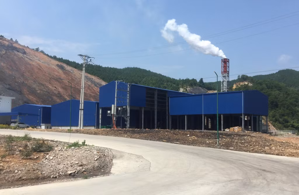 Nhà máy xử lý rác thải sinh hoạt tại xã Tràng Lương, TX Đông Triều công suất xử lý trên 100 tấn rác/ngày đêm.