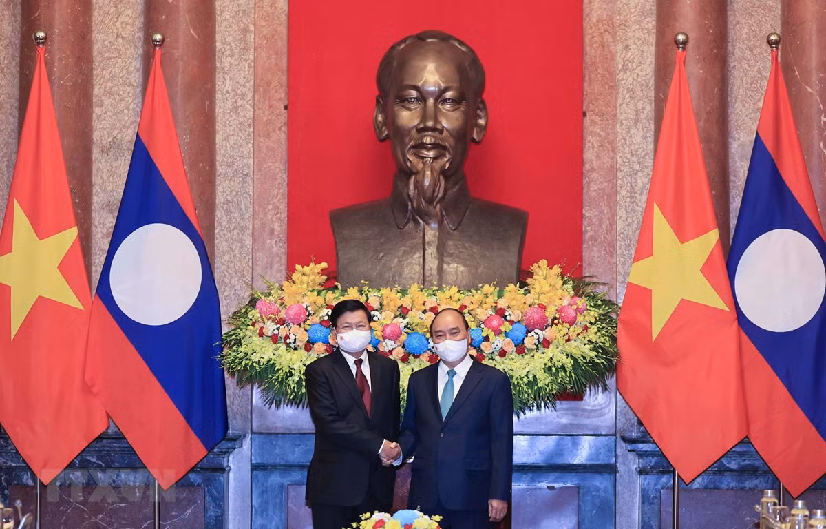Chủ tịch nước Nguyễn Xuân Phúc hội kiến Tổng Bí thư, Chủ tịch nước Lào Thongloun Sisoulith tại Hà Nội sáng 29/6/2021. (Ảnh: Thống Nhất/TTXVN)