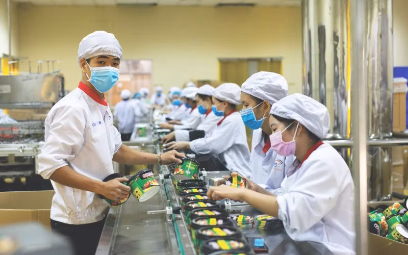 Masan đang nỗ lực duy trì sản xuất để đáp ứng các mặt hàng thiết yếu. Đại diện Masan cho biết mô hình “3 tại chỗ” là chủ trương đúng đắn nhưng chỉ hiệu quả trong ngắn hạn, nếu áp dụng dài hạ có nguy cơ là ổ lây nhiễm lớn nếu có ca nhiễm.