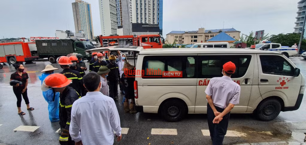Đến 9h ngày 12/8, 4 nạn nhân đã được cứu hộ, đưa ra khỏi đống đất đá, trong đó chỉ có 1 người sống sót.