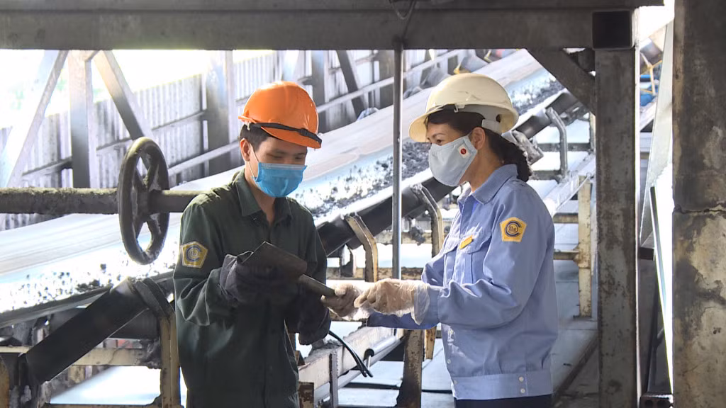 Giải pháp cải tiến dụng cụ lấy mẫu đối với than bùn sau lọc ép có độ ẩm cao của chị Nguyễn Thị An đã góp phần đảm bảo tính đại diện của mẫu.