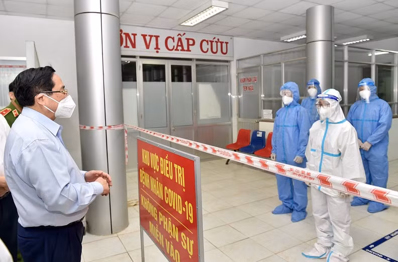 Ngày 11/7, Thủ tướng Phạm Minh Chính thăm Bệnh viện Đa khoa huyện Tân Trụ, nơi được chuyển đổi thành Bệnh viện Dã chiến số 2 tại Long An. - Ảnh: VGP Ngày 11/7, Thủ tướng Phạm Minh Chính thăm Bệnh viện Đa khoa huyện Tân Trụ, nơi được chuyển đổi thành Bệnh viện Dã chiến số 2 tại Long An. - Ảnh: VGP