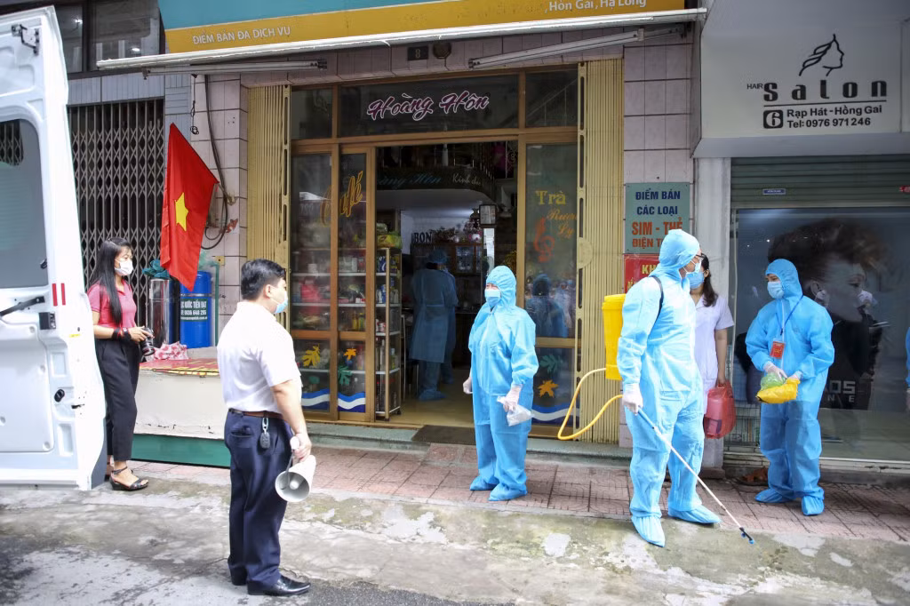 Với tình huống xuất hiện ca F0 tại khu phố Rạp hát, tất cả mọi lực lượng được triển khai nhanh chóng để xử lý.