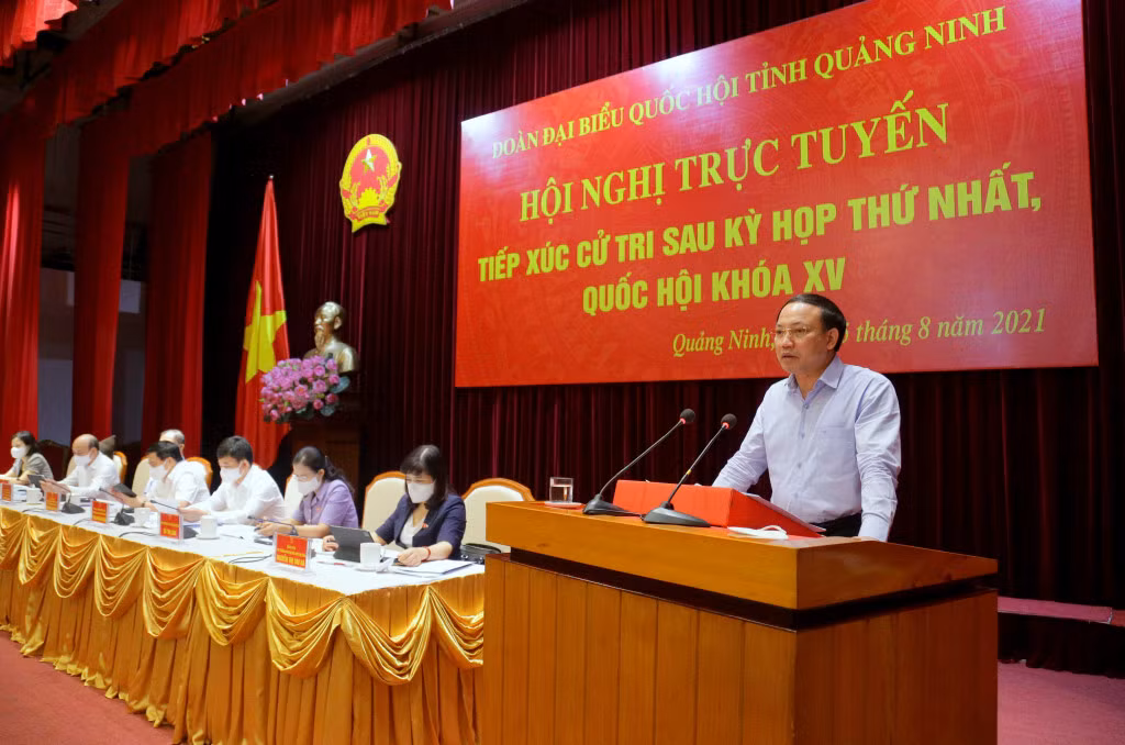 Đồng chí Nguyễn Xuân Ký, Ủy viên Trung ương Đảng, Bí thư Tỉnh ủy, Chủ tịch HĐND tỉnh, phát biểu tại hội nghị.