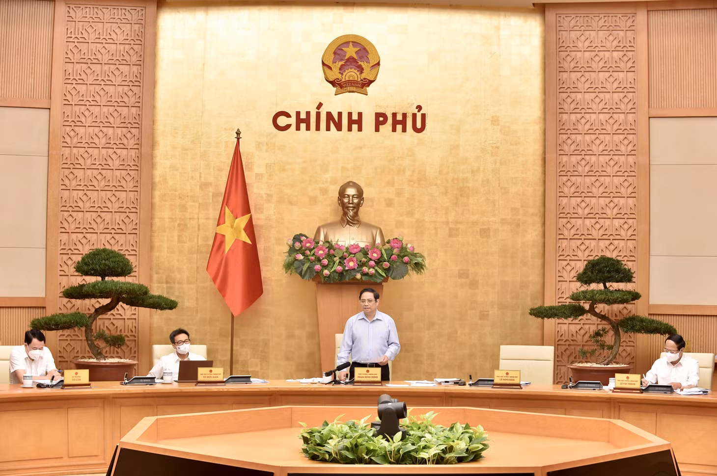 Thủ tướng Phạm Minh Chính: Xây dựng, hoàn thiện thể chế là nhiệm vụ trọng tâm, đột phá nhưng phải cân đối nguồn lực để làm có trọng tâm, trọng điểm. - Ảnh: VGP/Nhật Bắc