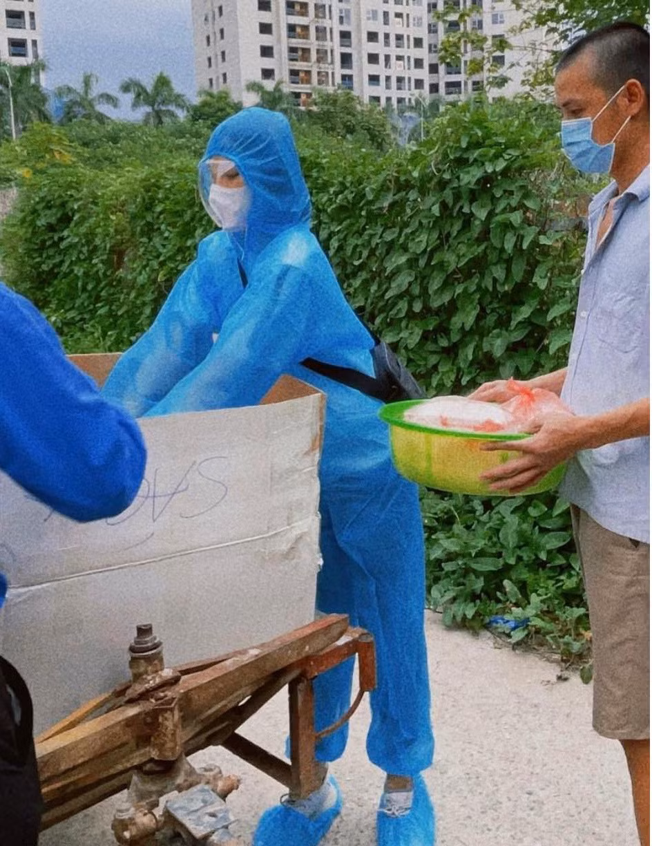 Đỗ Thị Hà mong muốn bản thân sẽ góp phần lan tỏa những việc làm ý nghĩa và mang năng lượng tích cực đến mọi người trong mùa dịch. ẢNH: NVCC