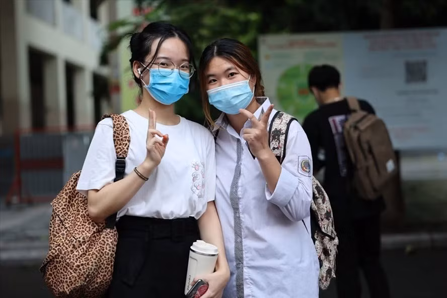 Bộ GDĐT đề nghị giữ ổn định mức học phí năm học mới để chia sẻ khó khăn với gia đình học sinh. Ảnh minh họa: Hải Nguyễn