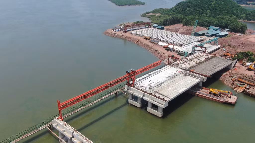 Xây dựng hệ thống kết cấu hạ tầng đồng bộ, tạo động lực phát triển kinh tế - xã hội ảnh 1 Xây dựng hệ thống kết cấu hạ tầng đồng bộ, tạo động lực phát triển kinh tế - xã hội ảnh 1